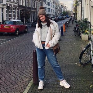 Meet your Posher, Chloe